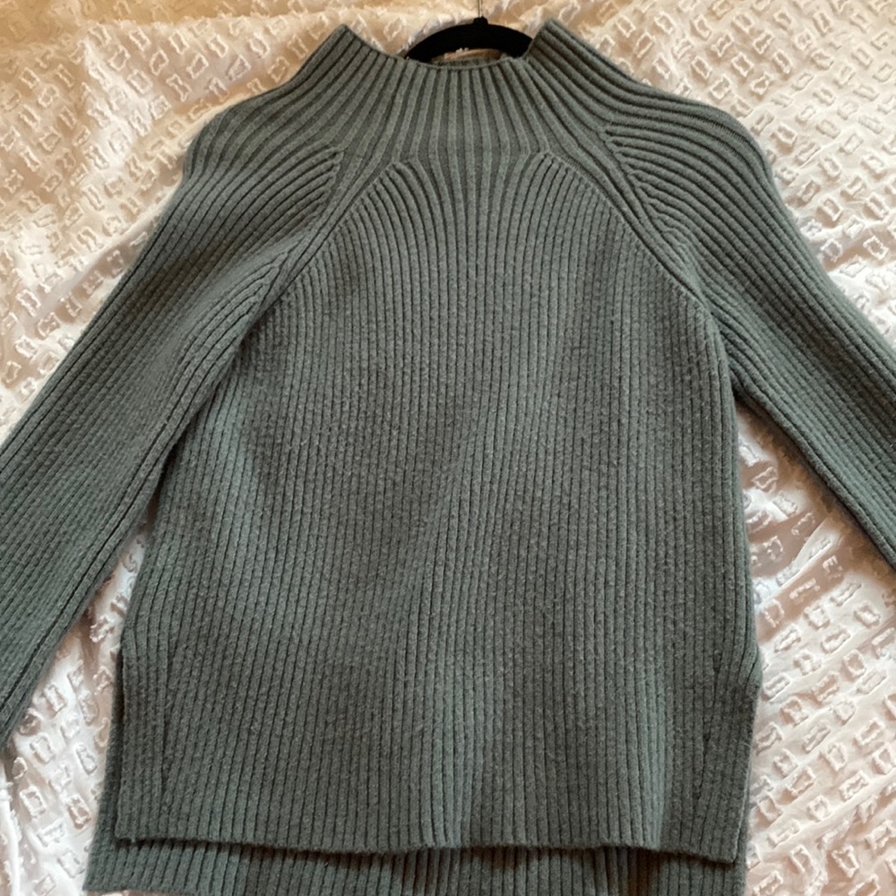Blue/green sweater